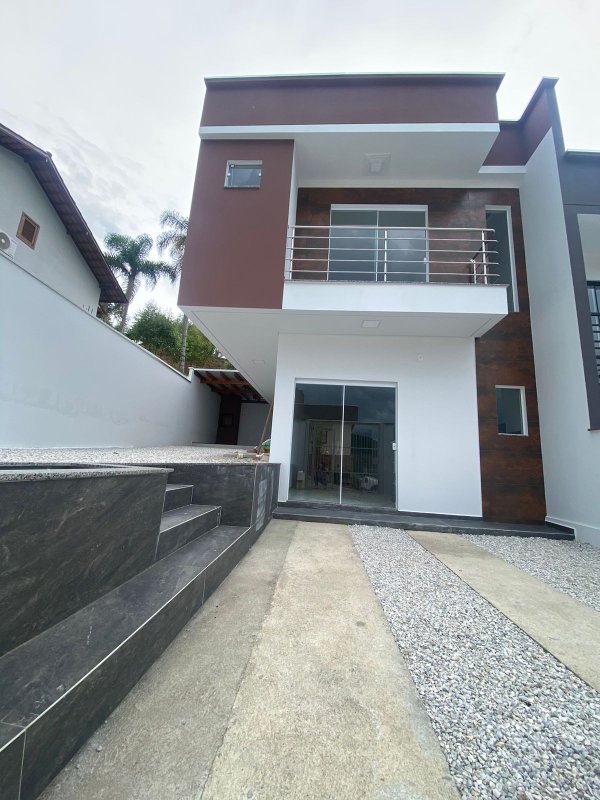 Casa com 1 suite e 2 quartos - Brusque - 