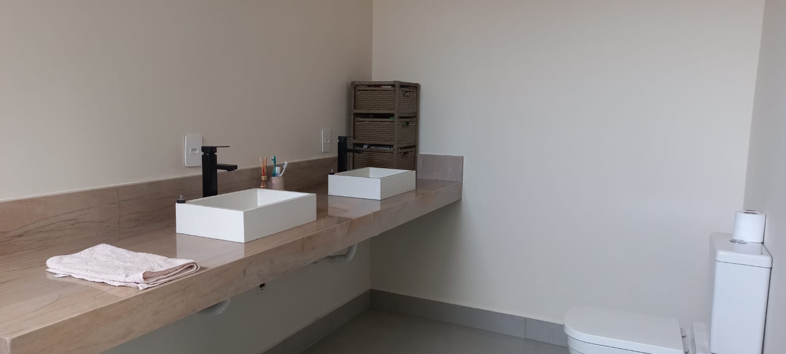 Casa com 3 dormit&oacute;rios &agrave; venda,292 m&sup2; - Condom&iacute;nio Village Ipanema II - Ara&ccedil;oiaba - SP Av: Francisco de Assis Chateaubriand Araçoiaba da Serra - 