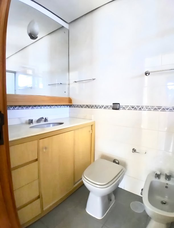 R$ 1.060.000 - ÓTIMO APARTAMENTO - 143M2 - 2 DORM - SUÍTE - SACADAS - 1 VAGA- INFRA Rua Coronel Aurélio Bitencourt Porto Alegre - 