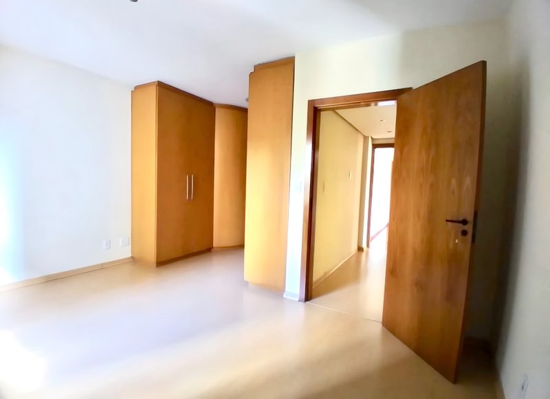 R$ 1.060.000 - ÓTIMO APARTAMENTO - 143M2 - 2 DORM - SUÍTE - SACADAS - 1 VAGA- INFRA Rua Coronel Aurélio Bitencourt Porto Alegre - 