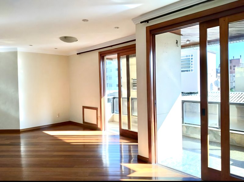 R$ 1.060.000 - ÓTIMO APARTAMENTO - 143M2 - 2 DORM - SUÍTE - SACADAS - 1 VAGA- INFRA Rua Coronel Aurélio Bitencourt Porto Alegre - 