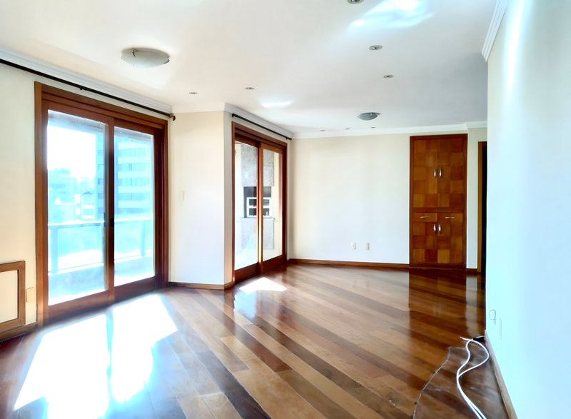 R$ 1.060.000 - ÓTIMO APARTAMENTO - 143M2 - 2 DORM - SUÍTE - SACADAS - 1 VAGA- INFRA Rua Coronel Aurélio Bitencourt Porto Alegre - 