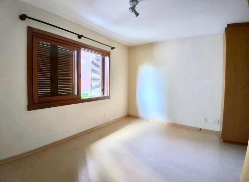 R$ 1.060.000 - ÓTIMO APARTAMENTO - 143M2 - 2 DORM - SUÍTE - SACADAS - 1 VAGA- INFRA Rua Coronel Aurélio Bitencourt Porto Alegre - 
