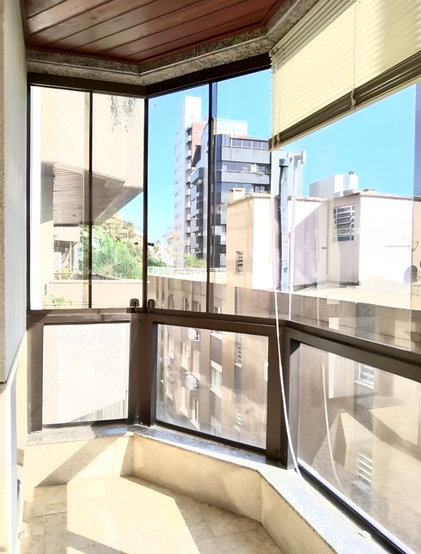 R$ 1.060.000 - ÓTIMO APARTAMENTO - 143M2 - 2 DORM - SUÍTE - SACADAS - 1 VAGA- INFRA Rua Coronel Aurélio Bitencourt Porto Alegre - 