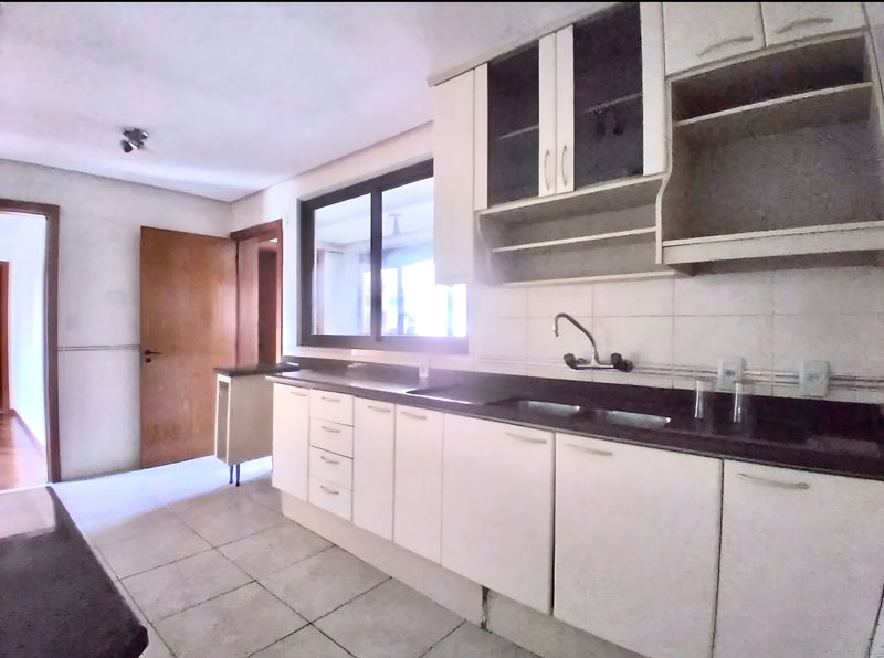 R$ 1.060.000 - ÓTIMO APARTAMENTO - 143M2 - 2 DORM - SUÍTE - SACADAS - 1 VAGA- INFRA Rua Coronel Aurélio Bitencourt Porto Alegre - 