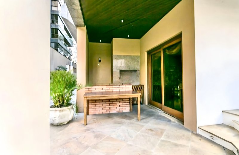 R$ 1.060.000 - ÓTIMO APARTAMENTO - 143M2 - 2 DORM - SUÍTE - SACADAS - 1 VAGA- INFRA Rua Coronel Aurélio Bitencourt Porto Alegre - 