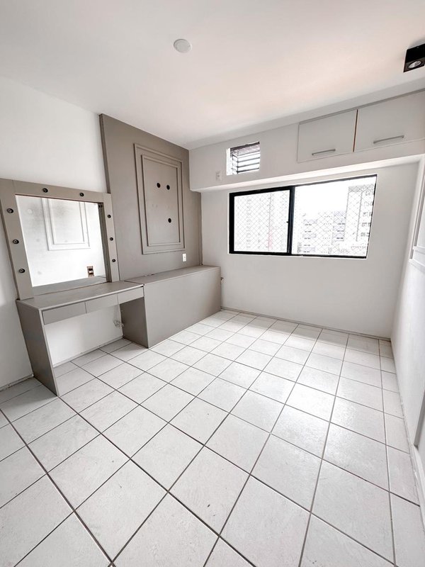 Apartamento à venda com 3 quartos sendo 2 suites, 115m² área útil por R$ 780.000,00 Rua Poeta Zezito Neves Recife - 