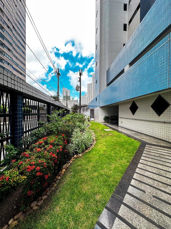 Apartamento à venda com 3 quartos sendo 2 suites, 115m² área útil por R$ 780.000,00 Rua Poeta Zezito Neves Recife - 