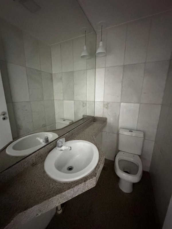 Alugo apartamento com 4 quartos sendo 2 suites, 177m² área útil por R$ 12.500,00 + taxas Rua Jornalista Adeth Leite Recife - 