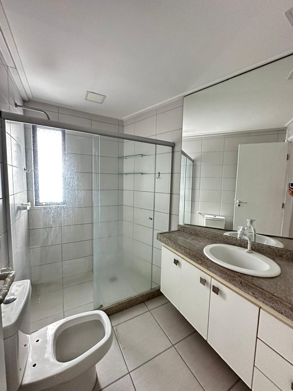 Alugo apartamento com 4 quartos sendo 2 suites, 177m² área útil por R$ 12.500,00 + taxas Rua Jornalista Adeth Leite Recife - 