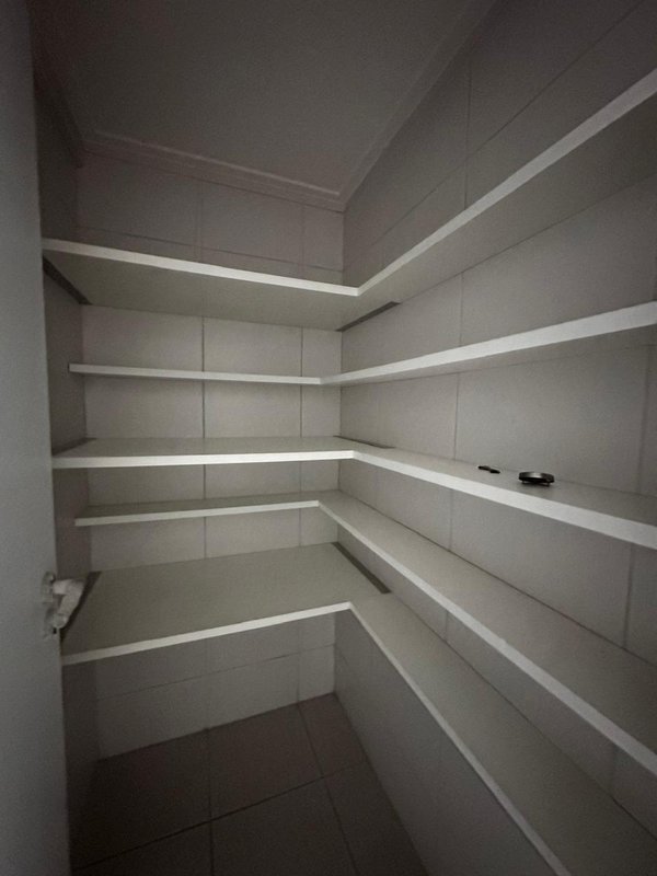 Alugo apartamento com 4 quartos sendo 2 suites, 177m² área útil por R$ 12.500,00 + taxas Rua Jornalista Adeth Leite Recife - 