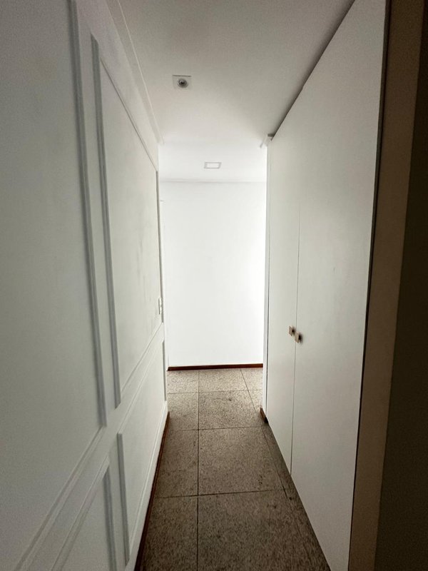 Alugo apartamento com 4 quartos sendo 2 suites, 177m² área útil por R$ 12.500,00 + taxas Rua Jornalista Adeth Leite Recife - 