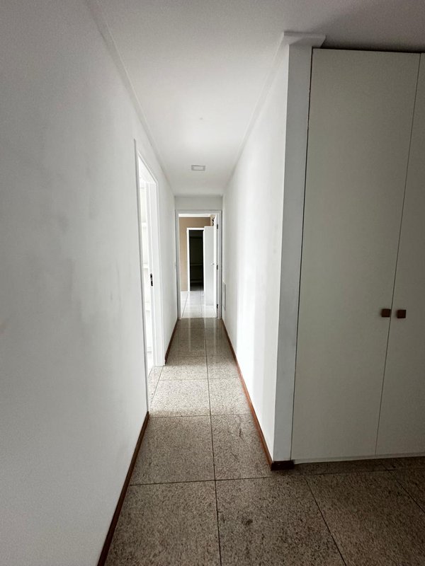 Alugo apartamento com 4 quartos sendo 2 suites, 177m² área útil por R$ 12.500,00 + taxas Rua Jornalista Adeth Leite Recife - 
