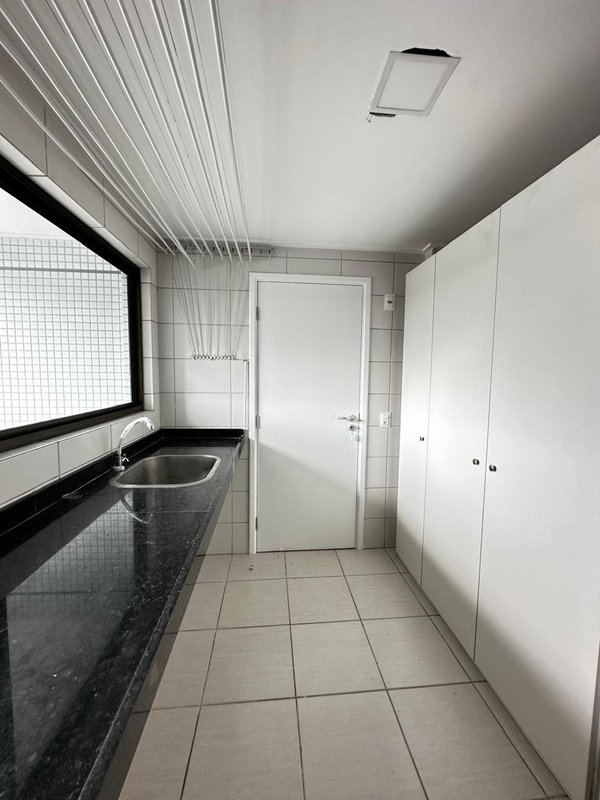 Alugo apartamento com 4 quartos sendo 2 suites, 177m² área útil por R$ 12.500,00 + taxas Rua Jornalista Adeth Leite Recife - 