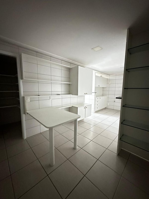 Alugo apartamento com 4 quartos sendo 2 suites, 177m² área útil por R$ 12.500,00 + taxas Rua Jornalista Adeth Leite Recife - 