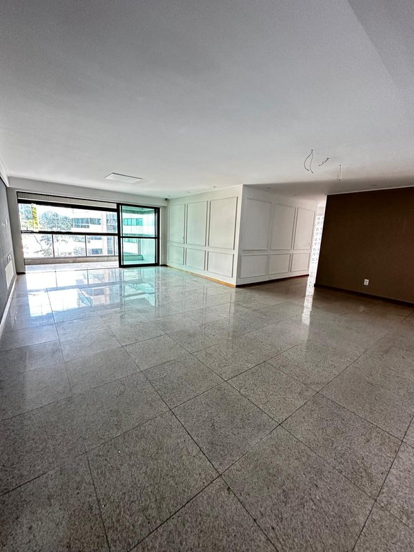 Alugo apartamento com 4 quartos sendo 2 suites, 177m² área útil por R$ 12.500,00 + taxas Rua Jornalista Adeth Leite Recife - 
