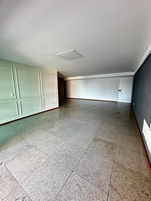 Alugo apartamento com 4 quartos sendo 2 suites, 177m² área útil por R$ 12.500,00 + taxas Rua Jornalista Adeth Leite Recife - 