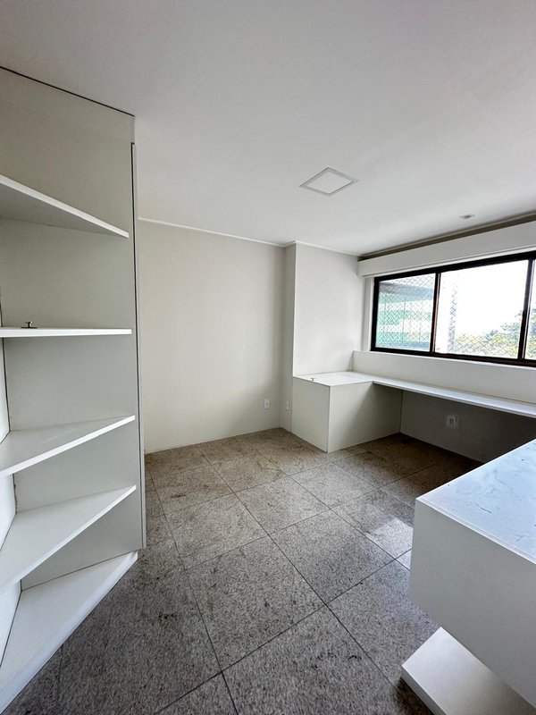 Alugo apartamento com 4 quartos sendo 2 suites, 177m² área útil por R$ 12.500,00 + taxas Rua Jornalista Adeth Leite Recife - 