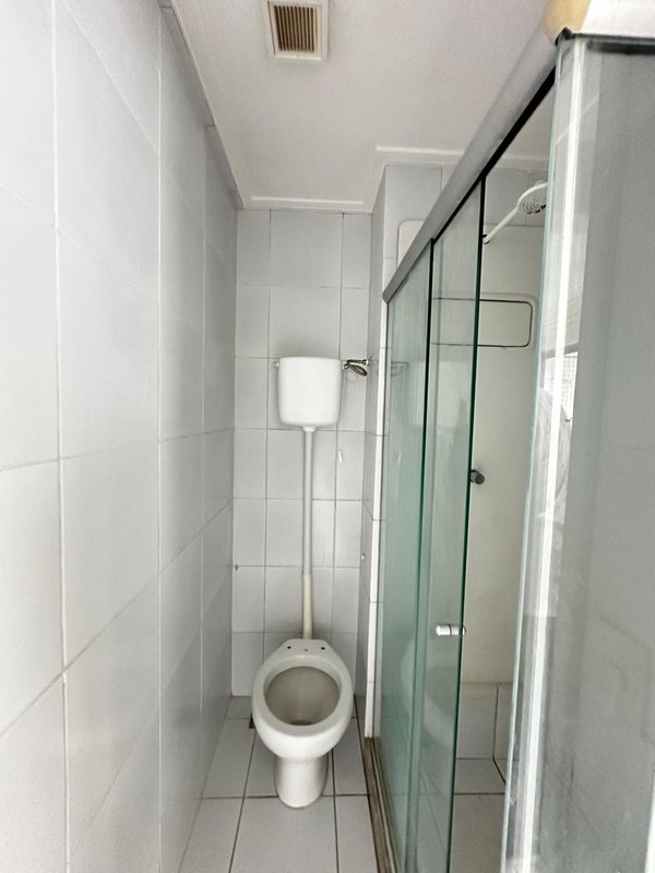 Alugo apartamento com 4 quartos sendo 2 suites, 177m² área útil por R$ 12.500,00 + taxas Rua Jornalista Adeth Leite Recife - 