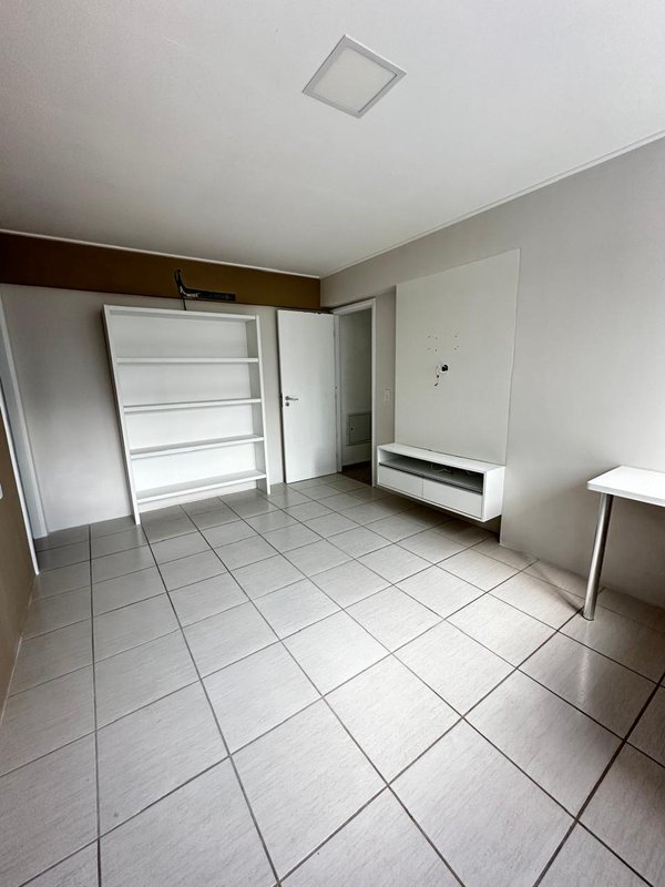 Alugo apartamento com 4 quartos sendo 2 suites, 177m² área útil por R$ 12.500,00 + taxas Rua Jornalista Adeth Leite Recife - 