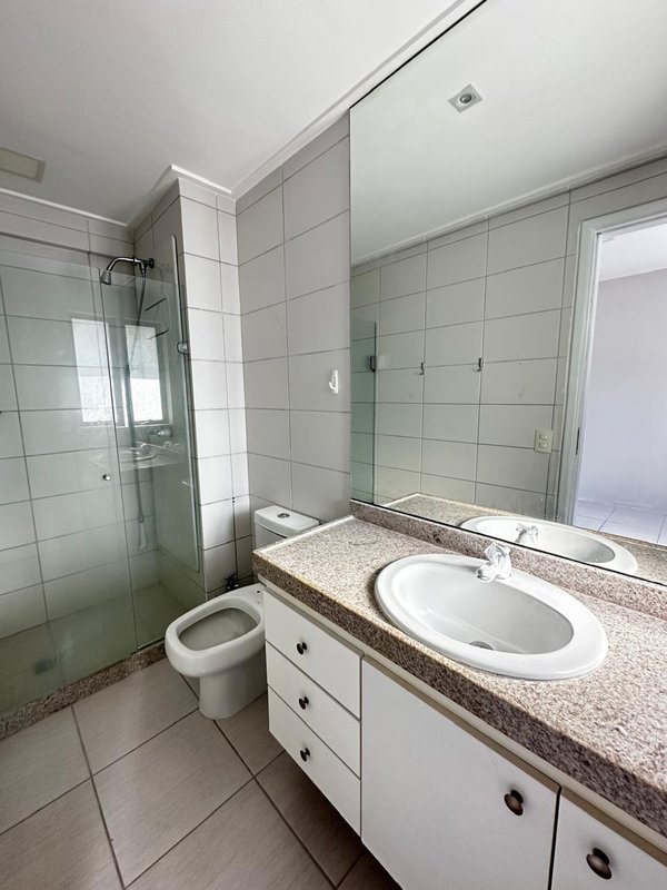 Alugo apartamento com 4 quartos sendo 2 suites, 177m² área útil por R$ 12.500,00 + taxas Rua Jornalista Adeth Leite Recife - 