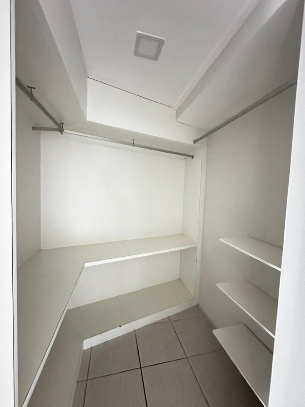 Alugo apartamento com 4 quartos sendo 2 suites, 177m² área útil por R$ 12.500,00 + taxas Rua Jornalista Adeth Leite Recife - 