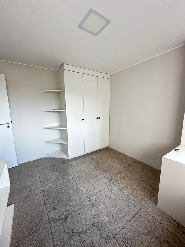 Alugo apartamento com 4 quartos sendo 2 suites, 177m² área útil por R$ 12.500,00 + taxas Rua Jornalista Adeth Leite Recife - 