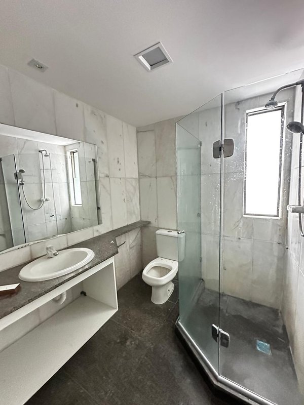 Alugo apartamento com 4 quartos sendo 3 suites, 178m² área útil por R$ 12.500,00 + taxas Avenida Boa Viagem Recife - 
