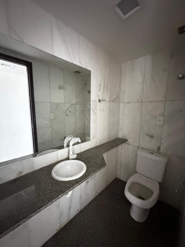 Alugo apartamento com 4 quartos sendo 3 suites, 178m² área útil por R$ 12.500,00 + taxas Avenida Boa Viagem Recife - 