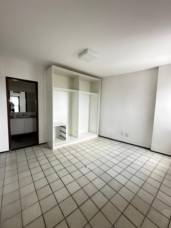 Alugo apartamento com 4 quartos sendo 3 suites, 178m² área útil por R$ 12.500,00 + taxas Avenida Boa Viagem Recife - 