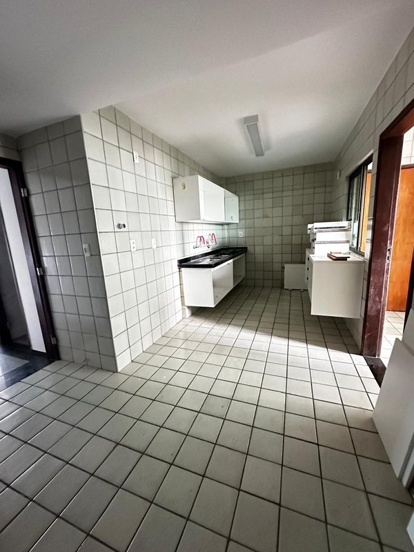 Alugo apartamento com 4 quartos sendo 3 suites, 178m² área útil por R$ 12.500,00 + taxas Avenida Boa Viagem Recife - 
