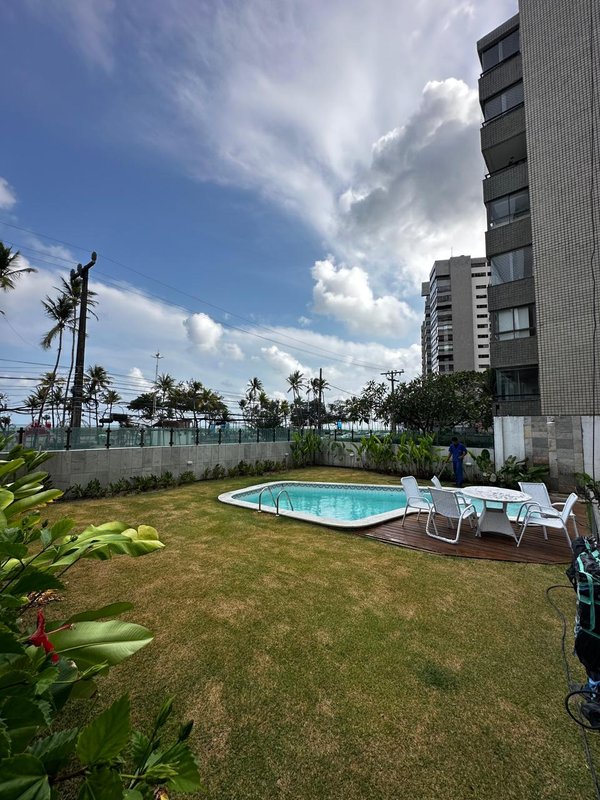 Alugo apartamento com 4 quartos sendo 3 suites, 178m² área útil por R$ 12.500,00 + taxas Avenida Boa Viagem Recife - 
