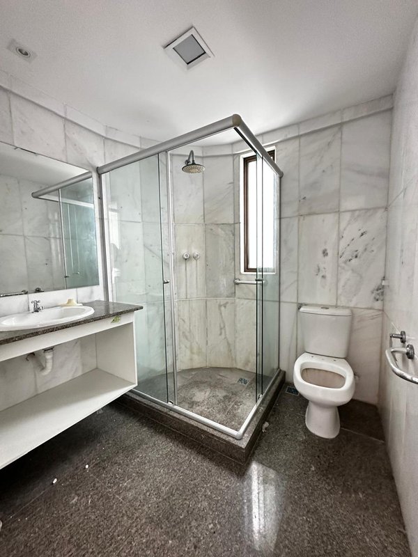 Alugo apartamento com 4 quartos sendo 3 suites, 178m² área útil por R$ 12.500,00 + taxas Avenida Boa Viagem Recife - 