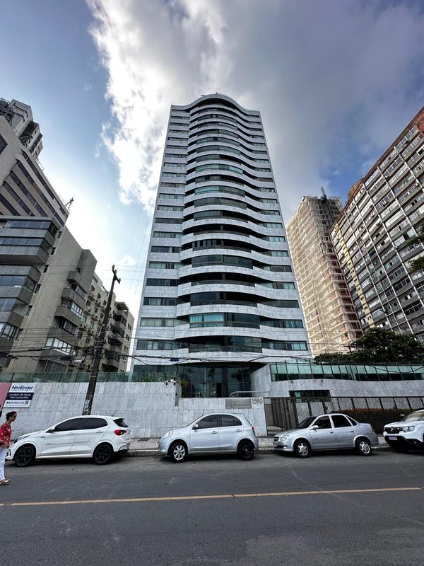 Alugo apartamento com 4 quartos sendo 3 suites, 178m² área útil por R$ 12.500,00 + taxas Avenida Boa Viagem Recife - 