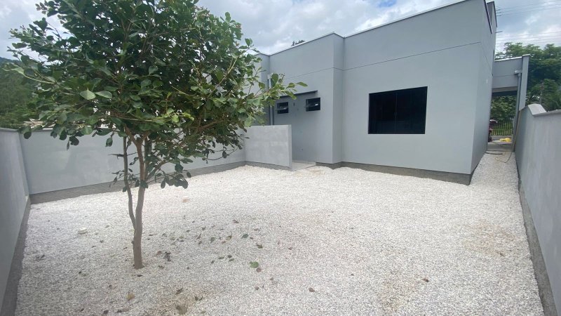 CASA COM 1 SUITE MAIS UM DORMITÓRIO-BAIRRO AYMORÉ - Guabiruba - 