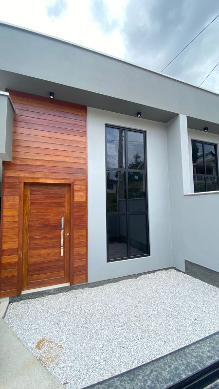 CASA COM 1 SUITE MAIS UM DORMITÓRIO-BAIRRO AYMORÉ - Guabiruba - 
