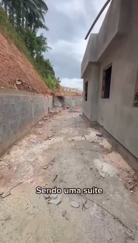 CASA COM 1 SUÍTE MAIS 2 DORMITÓRIOS NA LIMEIRA - Brusque - 