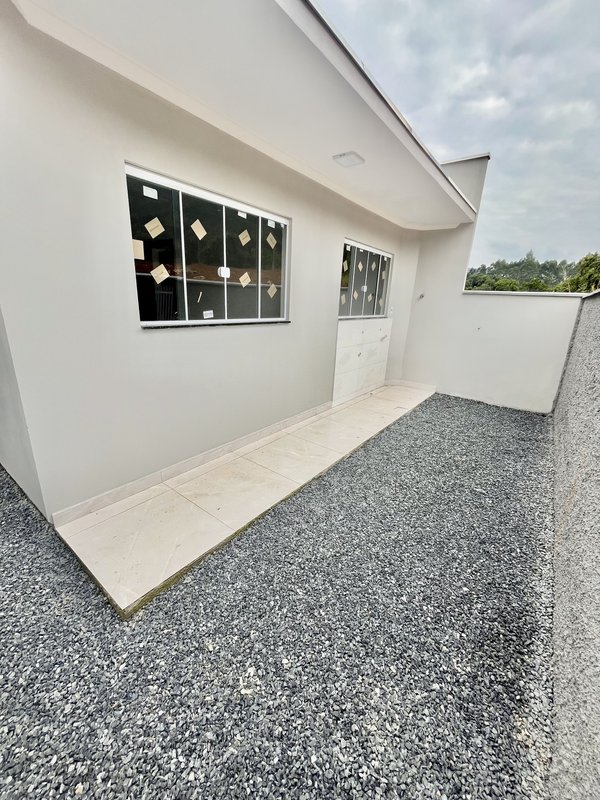 CASA COM 1 SUÍTE MAIS 2 DORMITÓRIOS NO CEDRO ALTO  Brusque - 