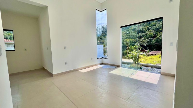 CASA COM 1 SUÍTE MAIS 2 DORMITÓRIOS NA LIMEIRA - Brusque - 