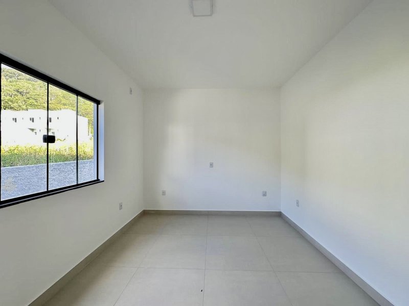 CASA COM 1 SUÍTE MAIS 2 DORMITÓRIOS NA LIMEIRA - Brusque - 