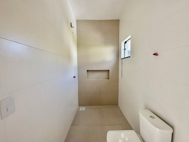 CASA COM 1 SUÍTE MAIS 2 DORMITÓRIOS NA LIMEIRA - Brusque - 