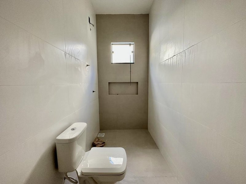 CASA COM 1 SUÍTE MAIS 2 DORMITÓRIOS NA LIMEIRA - Brusque - 