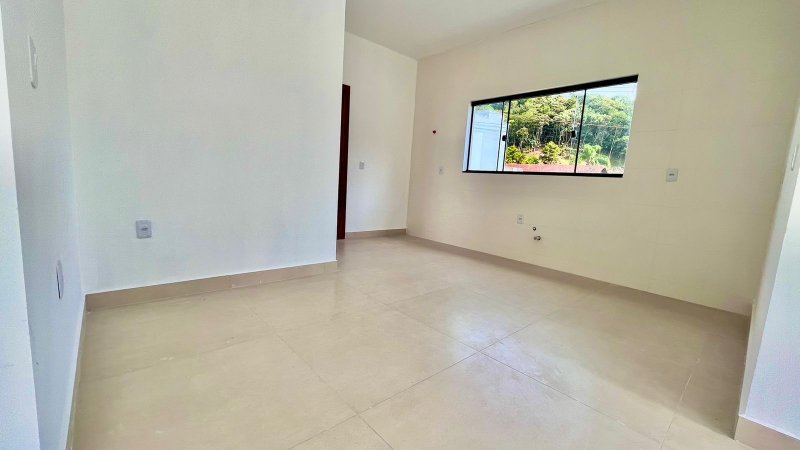 CASA COM 1 SUÍTE MAIS 2 DORMITÓRIOS NA LIMEIRA - Brusque - 