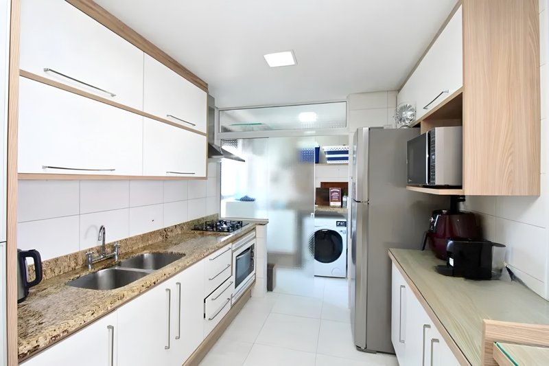 R$ 1.100.000 - ÚLTIMO ANDAR - 98M2 - 3 DORM - SUÍTE - 2 VAGAS - VISTA DEFINIDA - INFRA Rua Roque Calage Porto Alegre - 