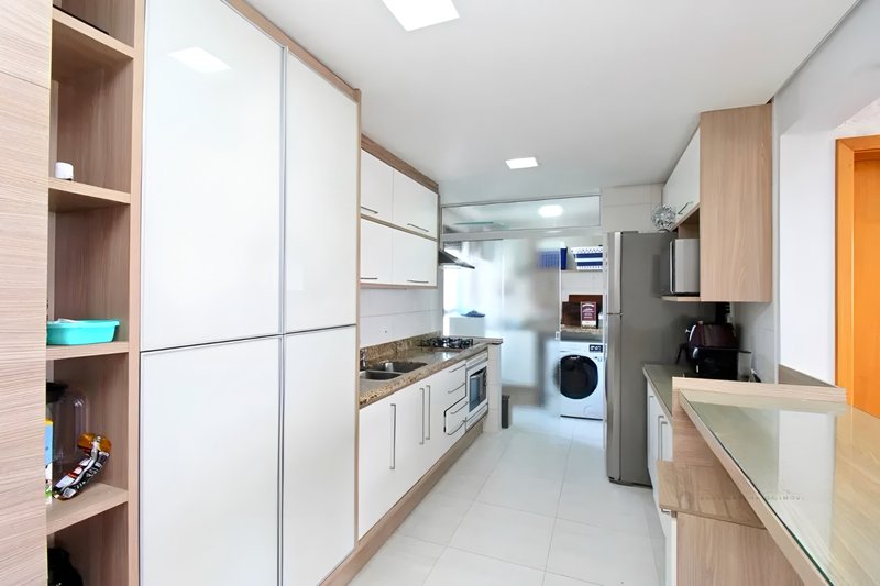 R$ 1.100.000 - ÚLTIMO ANDAR - 98M2 - 3 DORM - SUÍTE - 2 VAGAS - VISTA DEFINIDA - INFRA Rua Roque Calage Porto Alegre - 