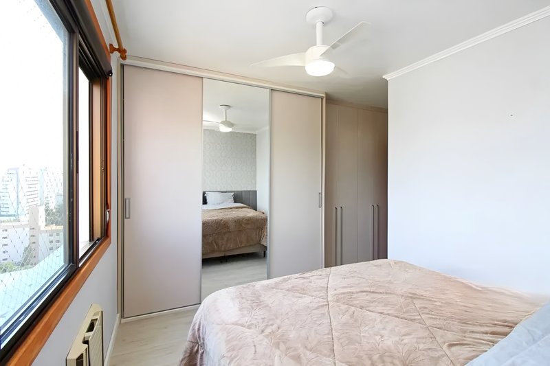 R$ 1.100.000 - ÚLTIMO ANDAR - 98M2 - 3 DORM - SUÍTE - 2 VAGAS - VISTA DEFINIDA - INFRA Rua Roque Calage Porto Alegre - 