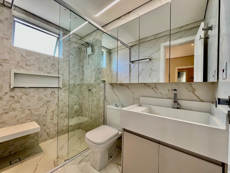 Apartamento com 3 Quartos. Totalmente Reformado - Condomínio Garden Village Rua Festejos Porto Velho - 