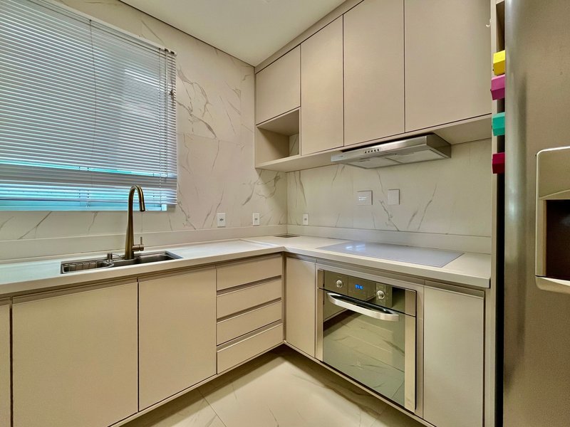 Apartamento com 3 Quartos. Totalmente Reformado - Condomínio Garden Village Rua Festejos Porto Velho - 