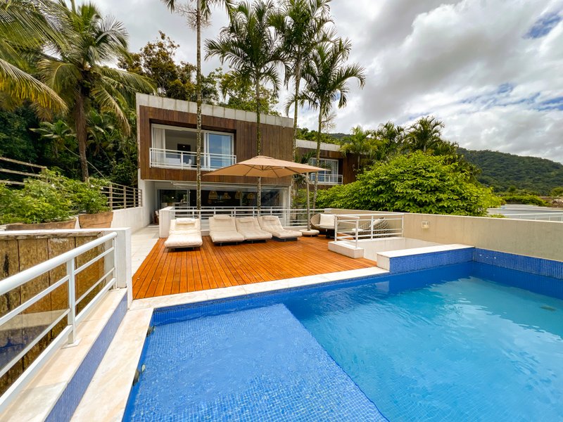 Casa em Condomínio Vista para o Mar da Praia de Juquehy - À VENDA - São Sebastião - 