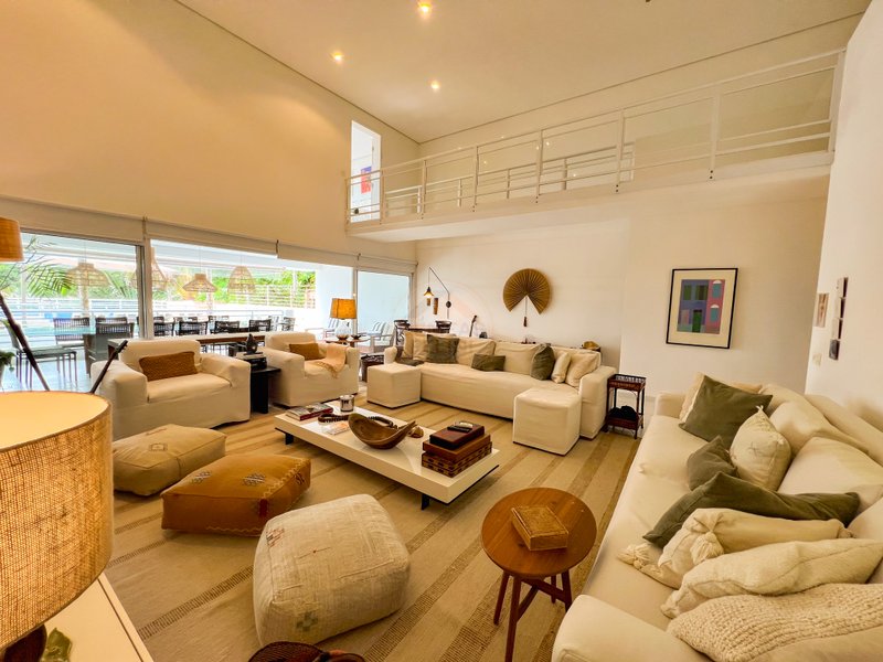 Casa em Condomínio Vista para o Mar da Praia de Juquehy - À VENDA - São Sebastião - 